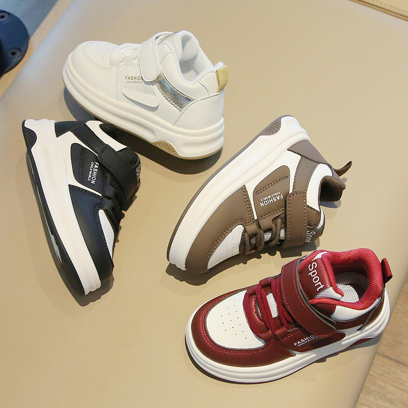 Lightweight running sneakers