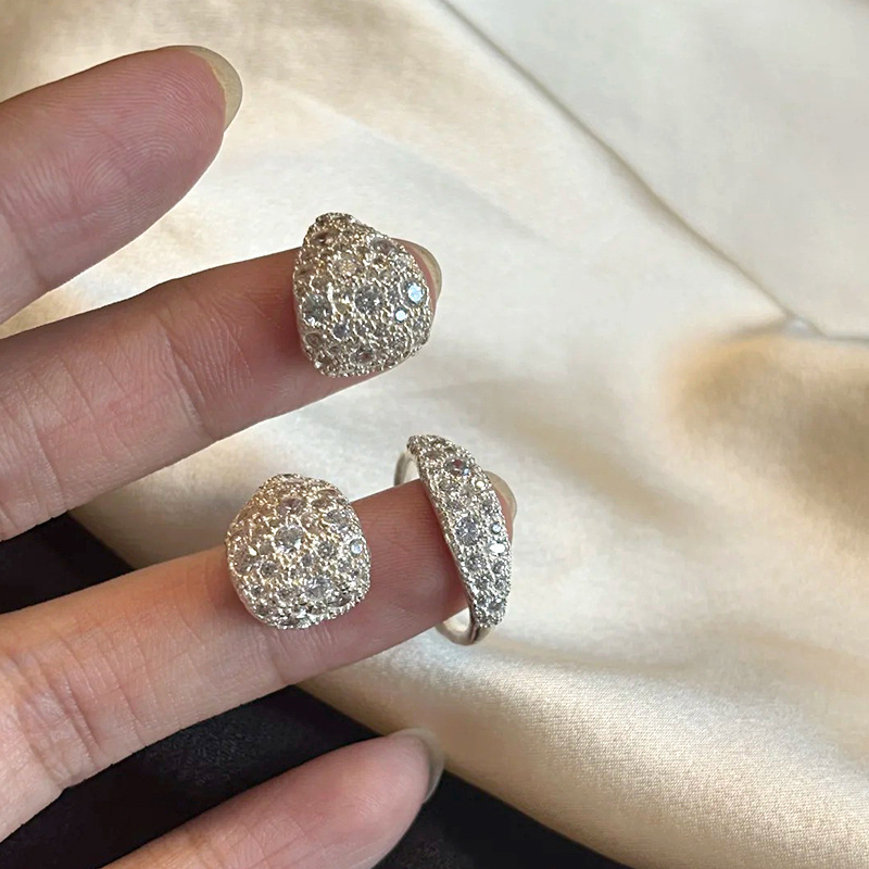 Korean Retro Hammered Texture Geometric Diamond Earrings Earrings for Women with Design and Elegant Accessible Luxury Ring Jewelry
