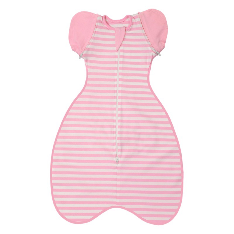 国境を越えた赤ちゃんは純綿を着てびっくりしないように包みます。