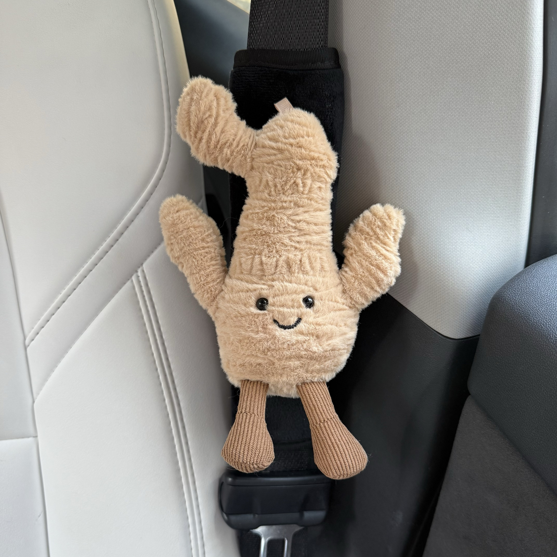 Car Seat Belt Shoulder Protector, Comfortable and Breathable, Long-Distance Anti-Strangle Protection Shoulder and Neck Safety Belt, Car Ginger Peanut