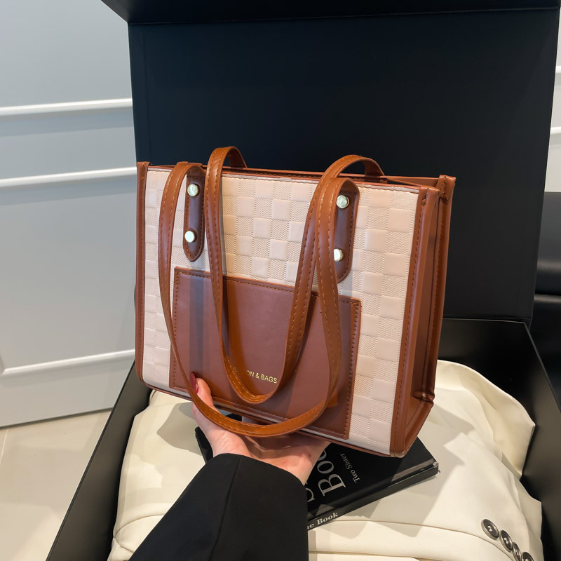 Universal trend one-shoulder bag, capacious shoulder bag