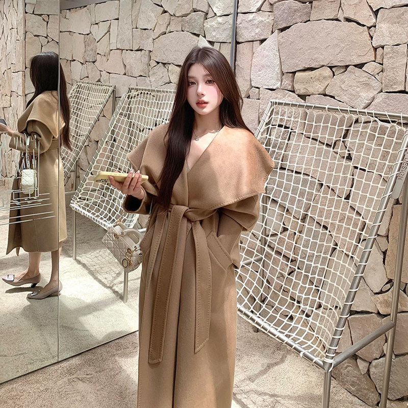 Camel-colored double-faced wool and cashmere coat for women, 2026 winter new style, with a large lapel, relaxed fit, and a cinched waist Camel-colored double-faced wool and cashmere coat for women, 2026 winter new style, with a large lapel, relaxed fit, and a cinched waist