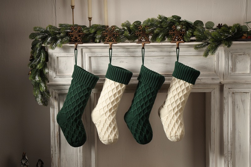 gift dcorativ itms, hom wall dcorations, candy bags, Christmas hanging socks, diamond shapd dottd lin, larg_voghion.com