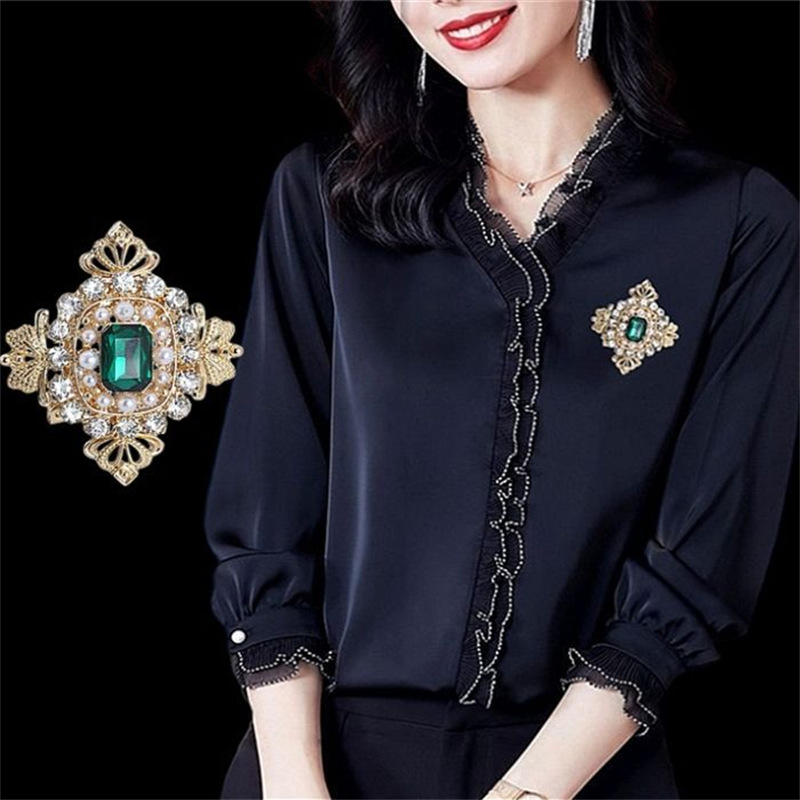 Spilla con cristallo verde per uomo e donna spilla vintage_voghion.com