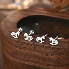 耳钉;耳环;耳圈