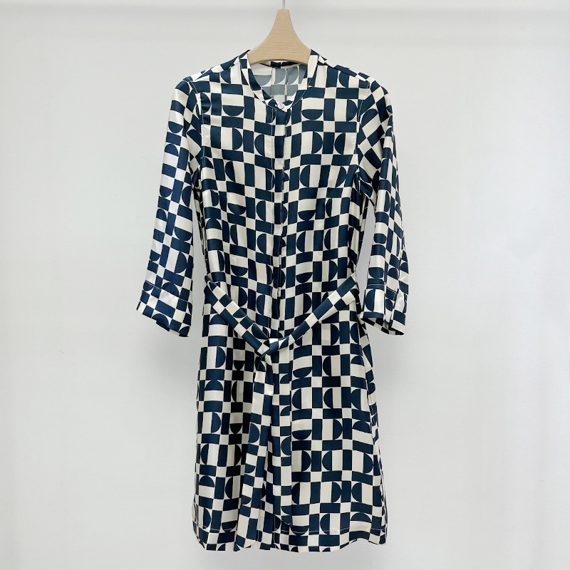 M22 Silk Dress with Geometric Print, Round Neck, Tie, Loose Short Sleeves, Elegant for Work, Waist-Cinching, Navy Blue Print M22 Silk Dress with Geometric Print, Round Neck, Tie, Loose Short Sleeves, Elegant for Work, Waist-Cinching, Navy Blue Print