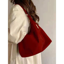 2023小众设计新款通勤单肩托特女包婚礼红色百搭简约大容量斜挎包