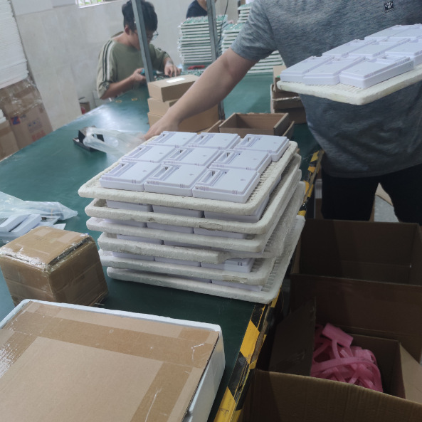 白色外壳白色按键温湿度计