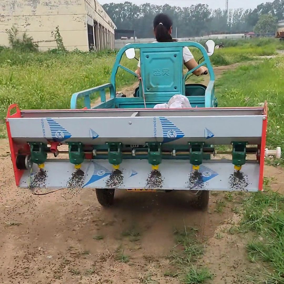农用电动撒肥机三轮车后挂 果园施肥机颗粒肥均匀撒肥器