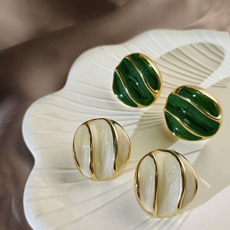 White green fashionable elegant earrings