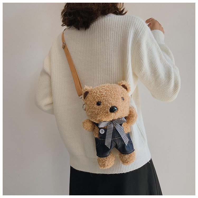 Cartoon Cute Little Bear Bag Women's 2022 New Trend Plush One-shoulder Women's Bag Simple Fashion Crossbody Trendy Bag display picture 1