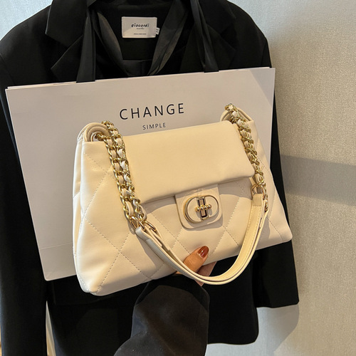 2024 New Single Shoulder Small Square Bag for Women, Chain Strap, Fashionable and Versatile, Crossbody Trendy and Stylish, High Fashionable and Charming, Hand-Held