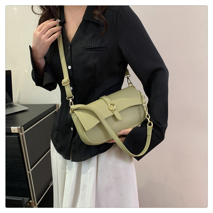Women's Medium Pu Leather Solid Color Streetwear Magnetic Buckle Shoulder Bag display picture 26