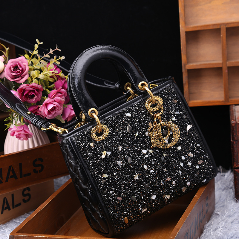 Contador de productos genuinos marca de cuero genuino Diana bolsa 2023 nueva moda de estilo occidental incrustado en diamantes bolsa hombro crossbody pequeña bolsa de moda
