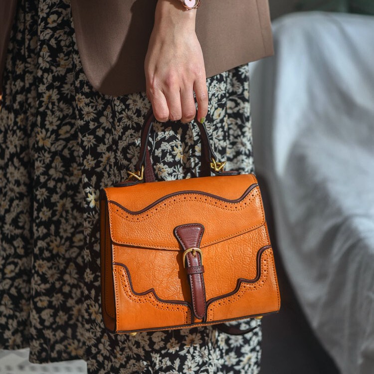 Clearance First-Layer Cowhide British Vintage Carved Color-Block Women's Handbag Brogue Style Single Shoulder Crossbody Bag for Women Clearance First-Layer Cowhide British Vintage Carved Color-Block Women's Handbag Brogue Style Single Shoulder Crossbody Bag for Women