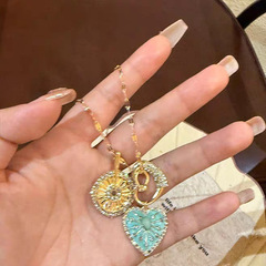 中毒性の古いミントの緑の太陽の花の愛のペンダントのネックレスの女性の大衆の設計の霊動の優雅な鎖