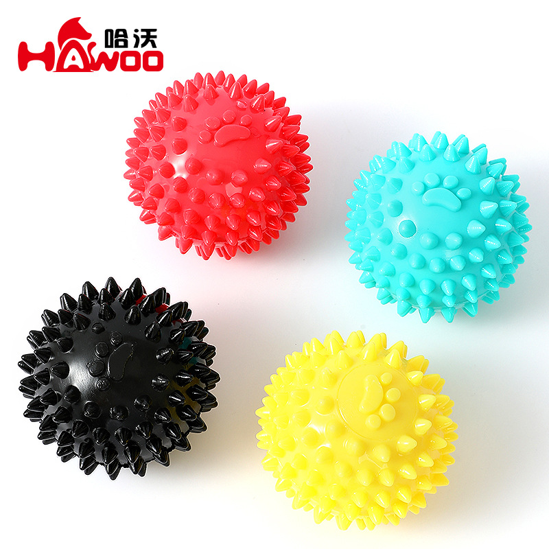 Juguete de pelota con púas de colores para perros pequeños y medianos, juguete interactivo para aliviar el aburrimiento y limpiar los dientes, en stock al por mayor.