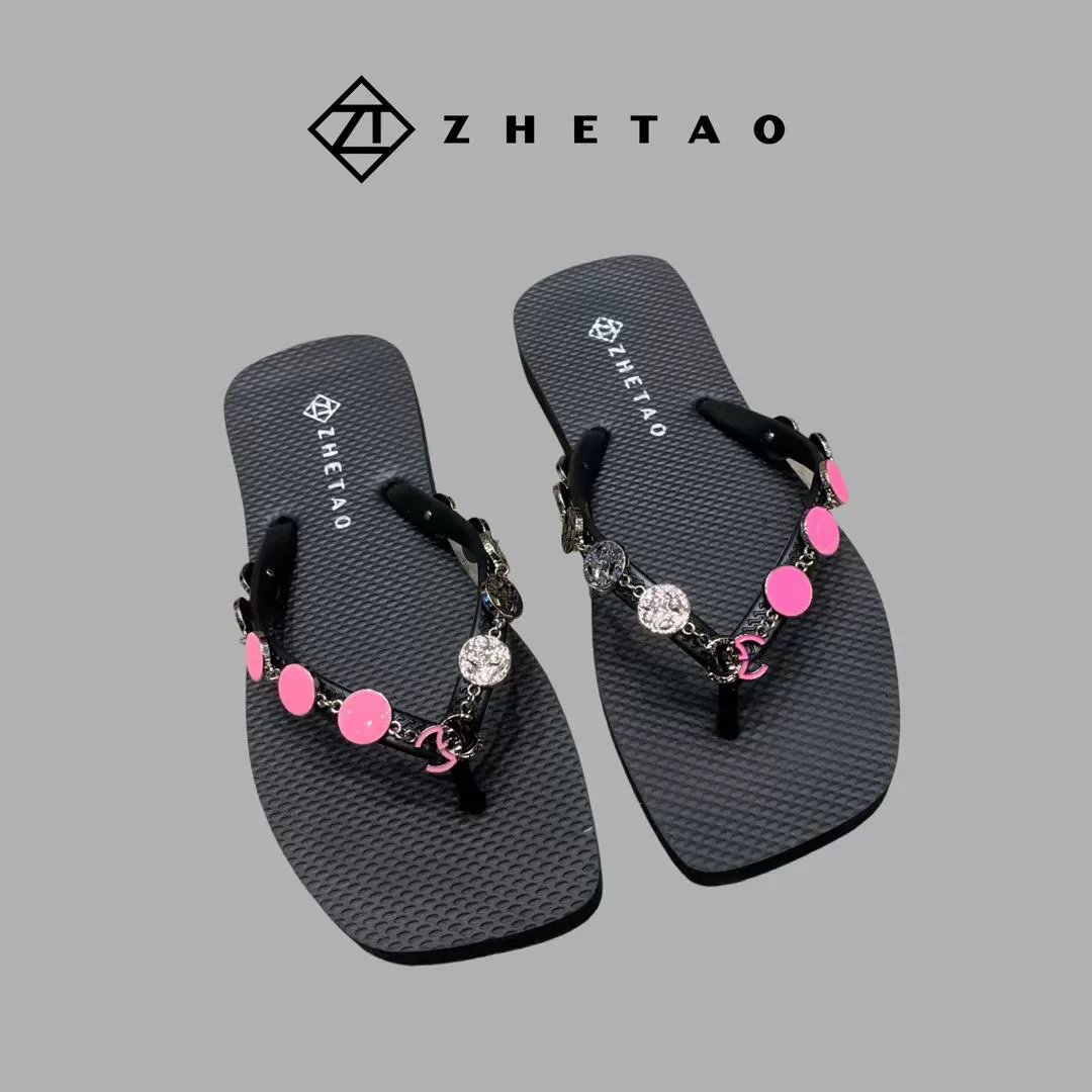 Женские шлепанцы Zhetao2024 весна-лето в корейском стиле с цепочкой, плоские, резиновые, нескользящие, с металлическими элементами.