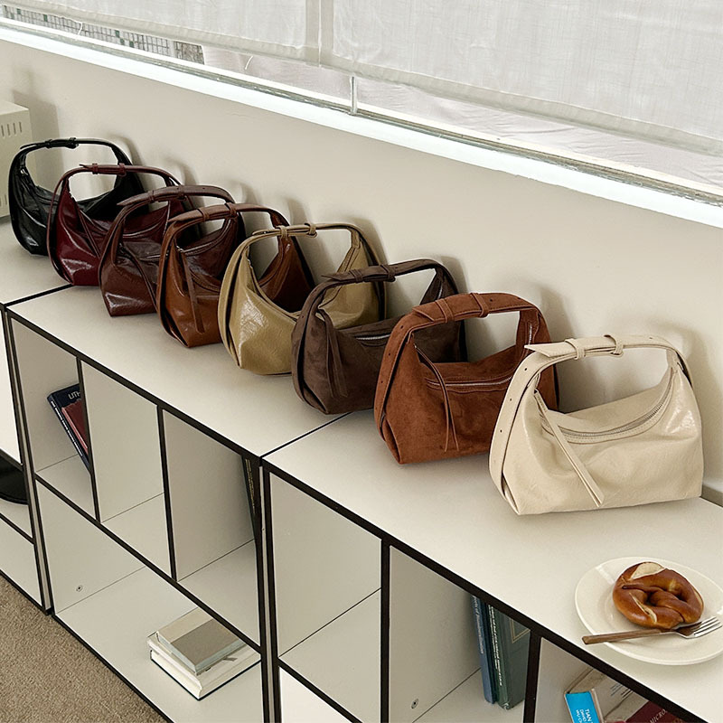 Vintage Oil Wax Leather Shoulder Underarm Bag Women's Niche Design Handbag Large Capacity Wide Shoulder Strap Crossbody Dumpling Bag