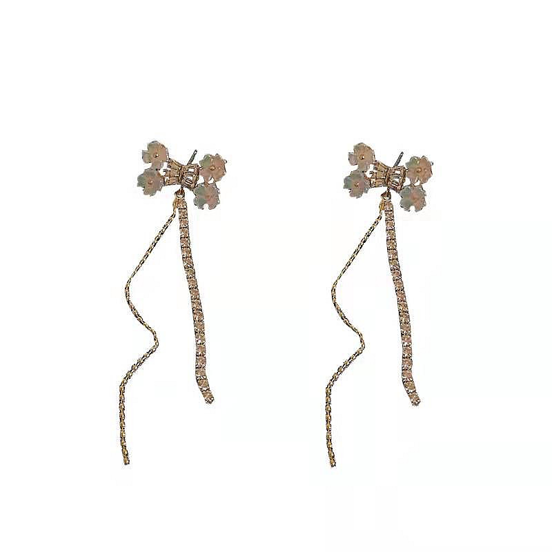 2022 New Long Tassel Bow Inlaid Diamond Earrings display picture 4