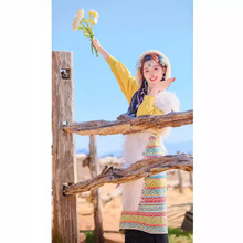 黄色森系少女感藏服超仙出片旅拍摄影民族服装舞台演出藏袍写真服