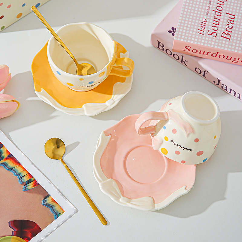 Taza de café de cerámica de lujo ligera británica, taza de café de la tarde doméstica, taza de café de estilo europeo, pequeño conjunto de tazas de café de Phnom Penh, regalos para chicas