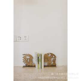 嘻物所书档书立复古抽象人脸摆件毕加索做旧金属客厅装饰品桌面