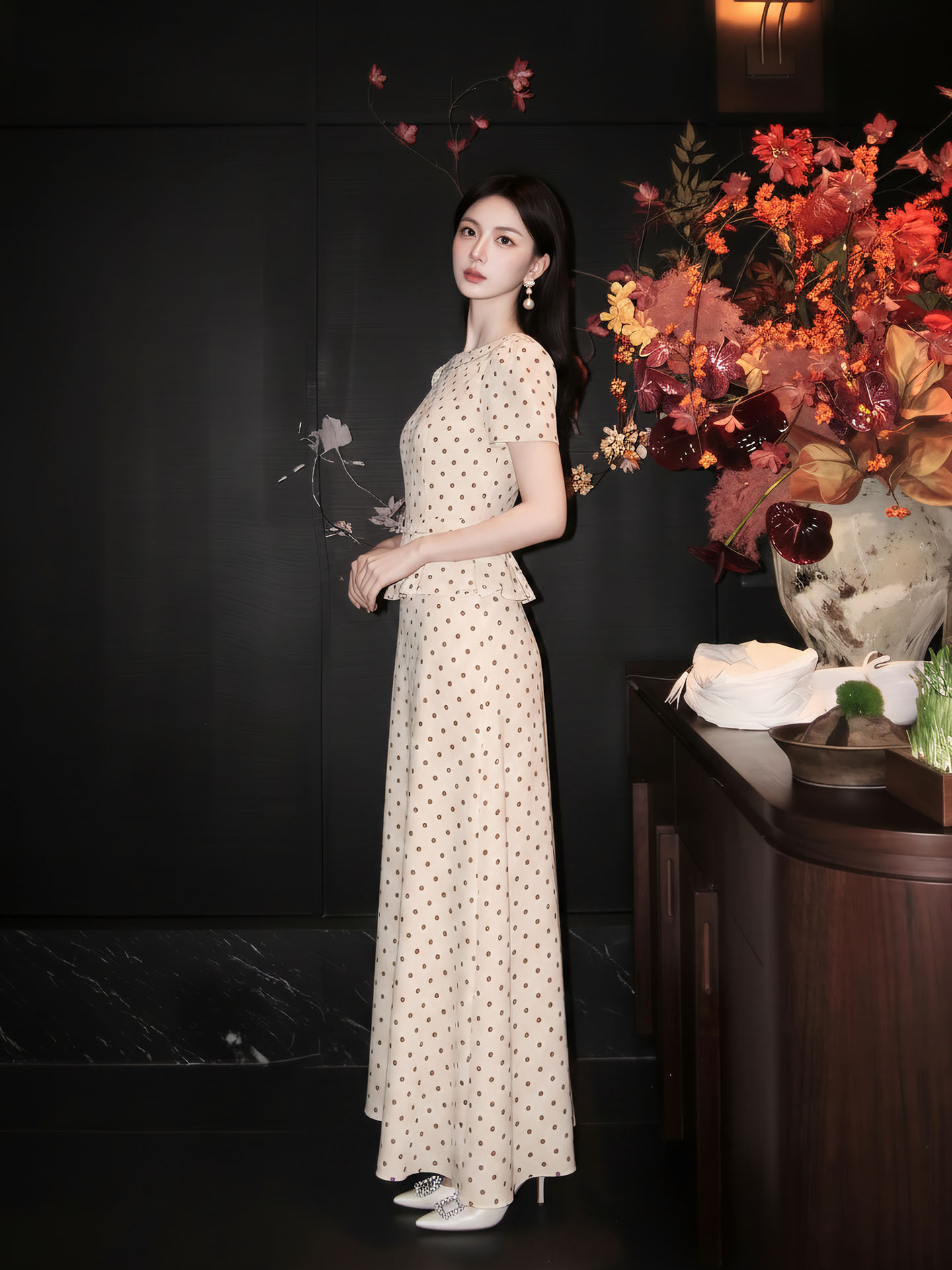 Bộ váy áo hai dây phối chân váy chấm bi phong cách Pháp, eo thon gọn — Trang chủ, bộ đồ, nửa váy