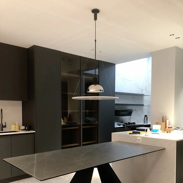 Araña de restaurante de diseñador italiano, barra de bar creativa danesa, dormitorio, lámpara de decoración de ovnis minimalista moderna y sencilla