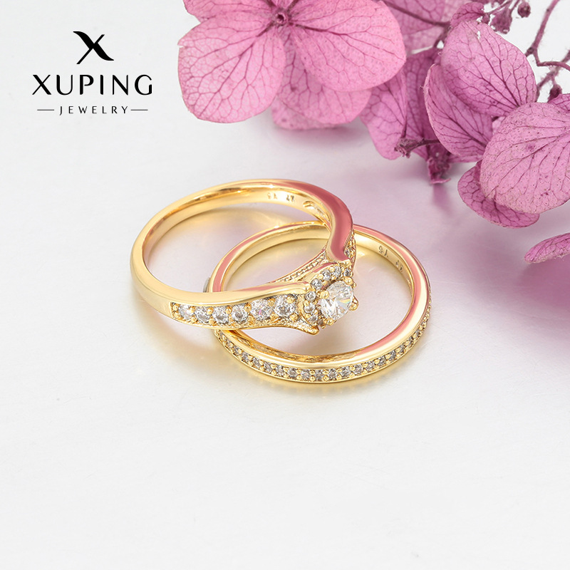 Xuping estilo simple aleación de bronce chapada de 14k anillo de pareja ligero anillo de boda temperamento lujoso al por mayor