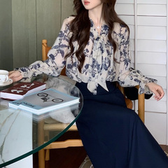法式墨染花影早秋水墨印花飘带衬衫藏青风衣半裙三件套2025秋季新