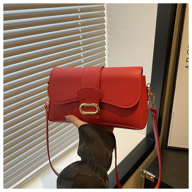 A casual and stylish small bag for women, a new 2024 fashion single-shoulder underarm bag, a retro and fashionable commuting crossbody small square bag undefined