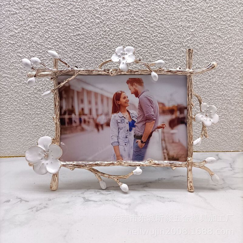 Modern minimalist photo frame, photo studio photo frame, metal photo frame, children's photo frame, Model Room table