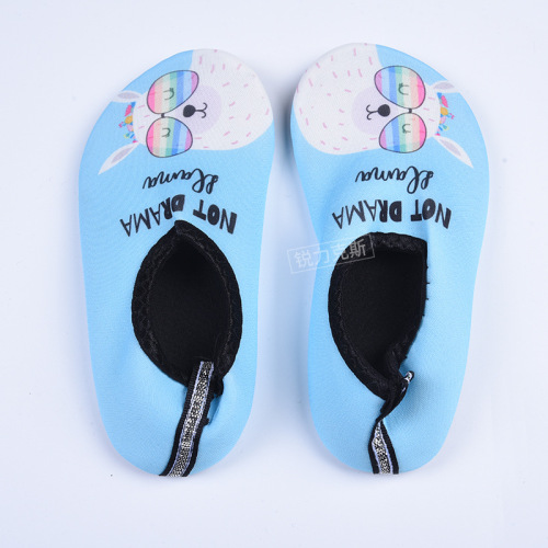 Cartoon-style kids' beach shoes with hard soles, water-friendly footwear, diving gear, snorkeling shoe-socks, barefoot swim shoes, and quick-drying diving socks.