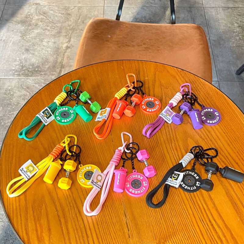 取り外し可能なダンベルキーホルダーフィットネスシリーズシリコーンダンベルウォーターカップキーペンダントクリエイティブで実用的な小さなギフト|undefined