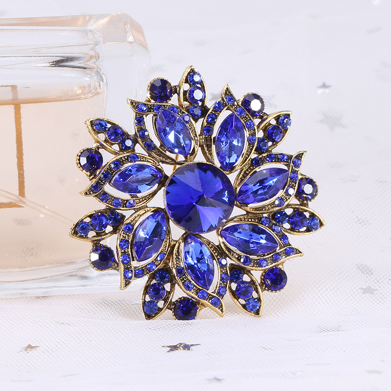 Ethnic Style Shiny Flower Alloy Inlay Crystal Glass Women's Brooches display picture 3