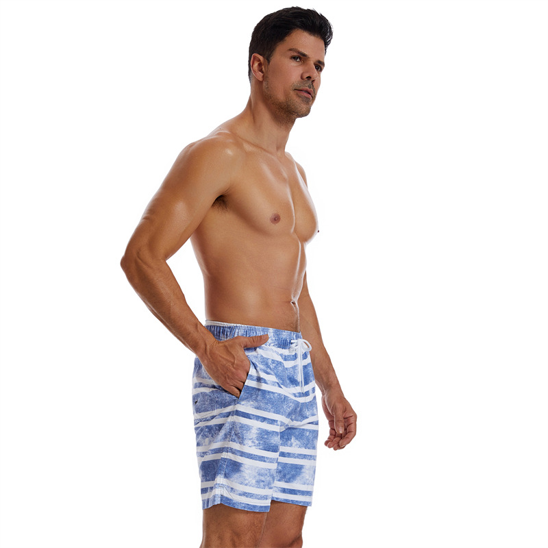 Sneldrogende strandgestreepte zwembroek met print, gewassen stof, grote vrijetijdsshort voor heren_voghion.com