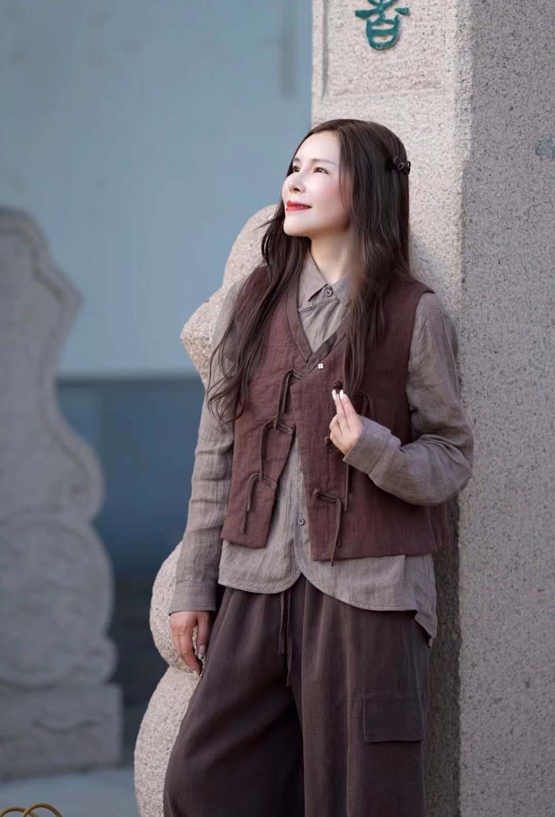 2025 nuevo estilo de otoño estilo nacional de color sólido nuevo estilo chino V collar botón de mujer chaleco chaleco corto image 5