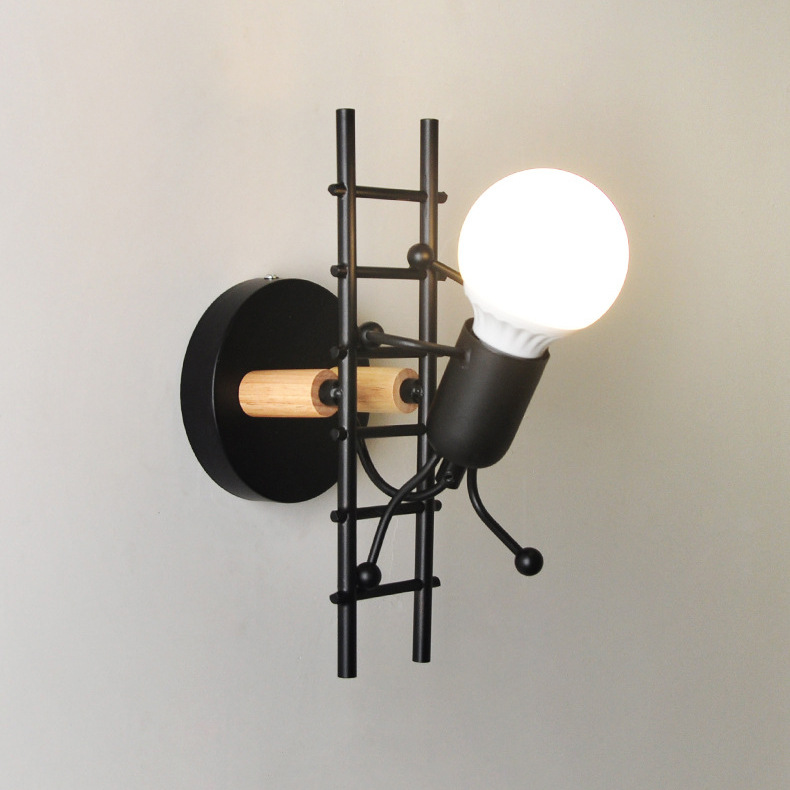 Transfronterizo retro creativo de dibujos animados Little Man lámpara de pared columpio pequeño Iron Man dormitorio arte decorativo lámparas de noche al por mayor