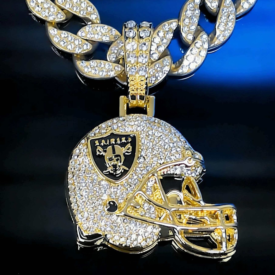 Europa y América Hip-Hop Viento completo personalidad NFL serie Raiders colgante casco cadena cubana collar de hombre personalizado