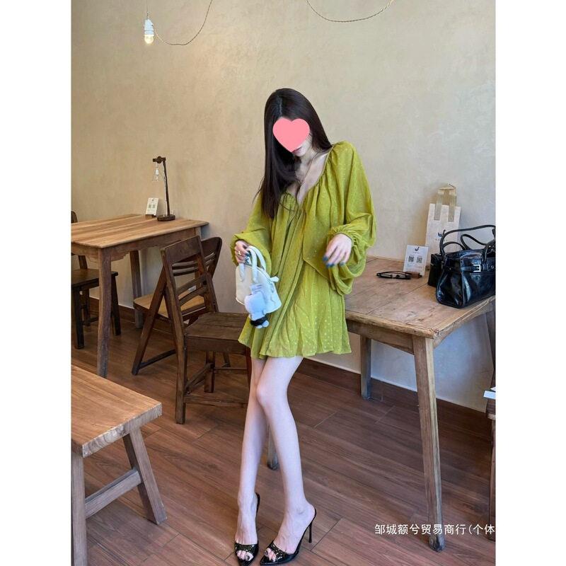 French-style V-neck lantern sleeve dress for women, new summer holiday style, loose and slimming long dress for everyday wear French-style V-neck lantern sleeve dress for women, new summer holiday style, loose and slimming long dress for everyday wear