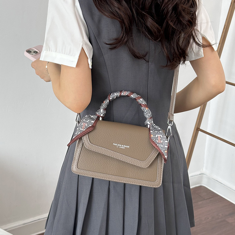 Bolso retrógrado portátil para mujeres 2026 nuevo estilo coreano empalme color contraste de moda extranjera multifuncional mochila de hombro image 5