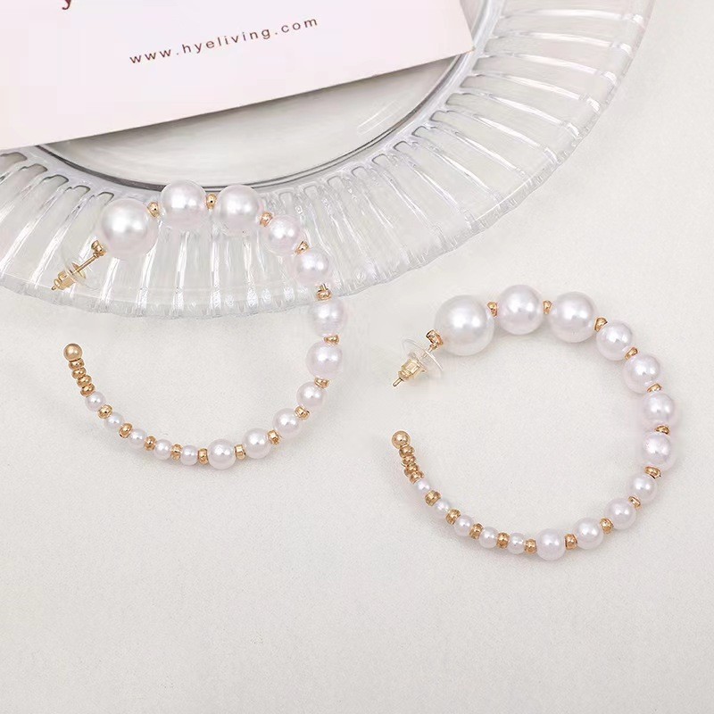 Golden earrings pearl
