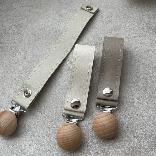 Log clips for strollers and blankets to prevent them from falling out. Anti-kicking clips for baby quilts. Stroller and children's shoe clips.