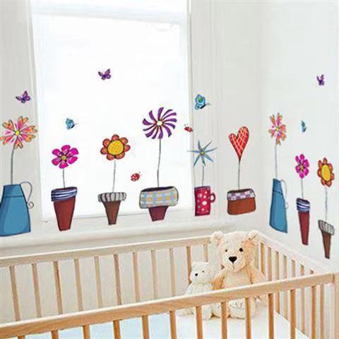 ガラスのステッカーの窓は窓の花の紙を貼って小清新な小学校の教室のクラスの文化を飾ります。|undefined