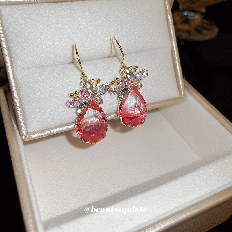 Corea del Sur ins pendientes elegantes Luz de lujo de alto grado pendientes para las mujeres Verano nuevo ZIRCON mariposa gota de agua pendientes de gancho de oreja