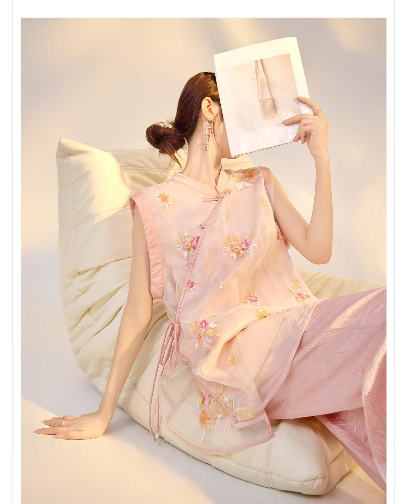 Áo vest lụa thêu hoa dành cho nữ — Màu hồng chi tiết 3