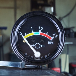 Construction Machinery Electromagnetic 24V Diesel Generator Oil Pressure Gauge Electronic Diesel Engine Direct Sense Oil Pressure Gauge