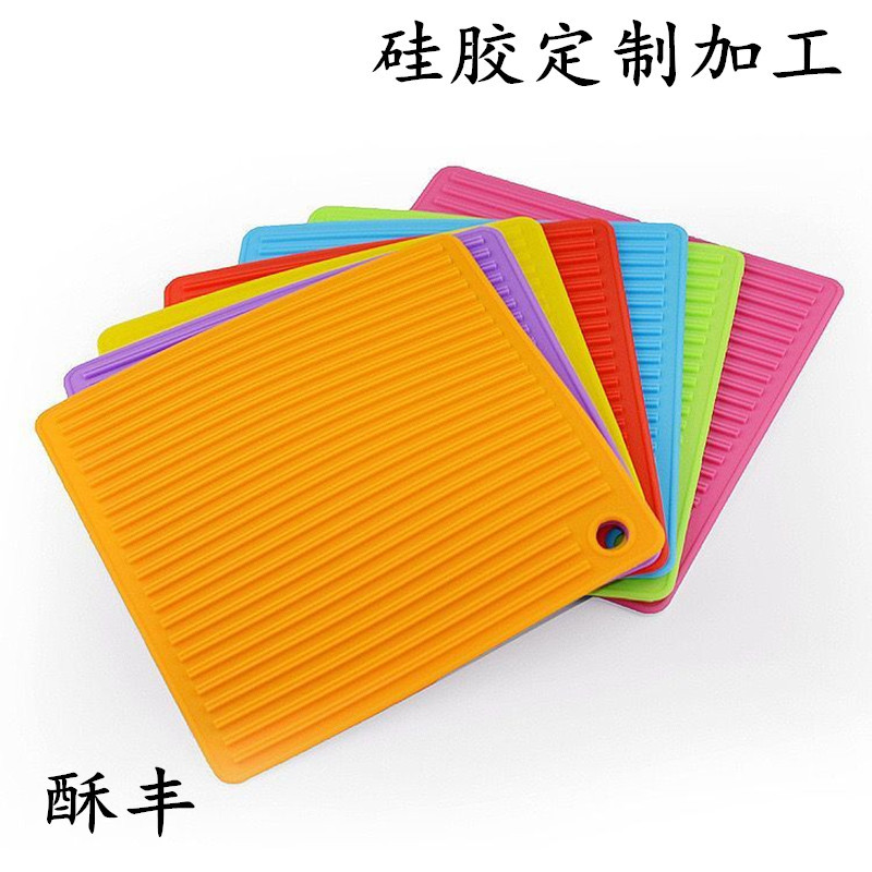 硅胶日用制品厂家 印花硅胶餐垫 硅胶打火机套 宁波硅胶烫斗垫