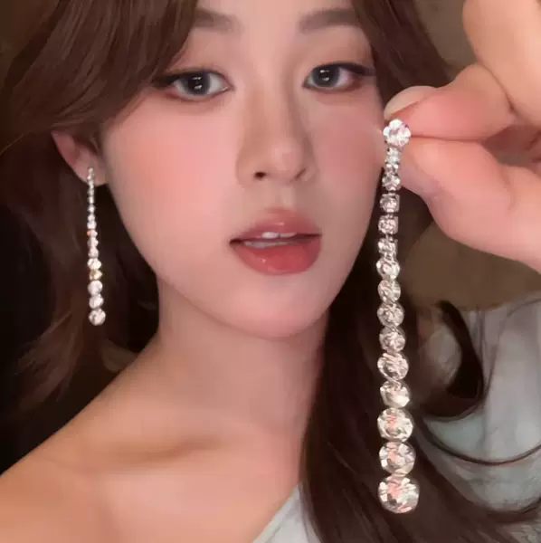 "Banquet Heroine" Light Luxury Sparkling Long Full Diamond Tassel Earrings, High-End and Elegant Earrings for Ladies and Ladies
